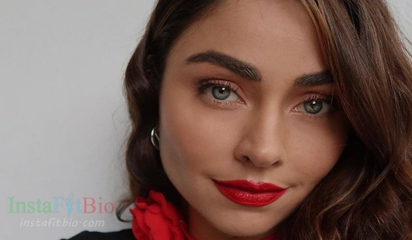 Claudia Martin #InstaFitBio