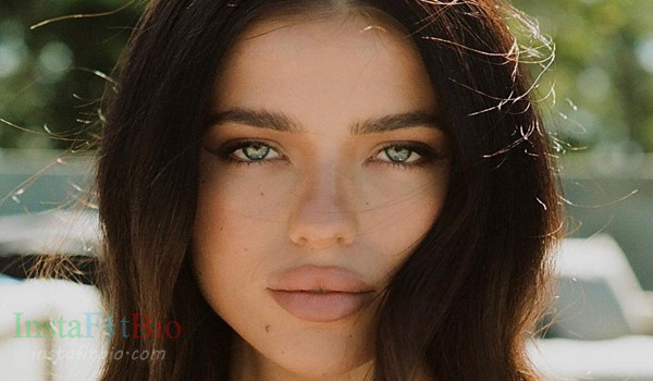 Crystal Bellotti #InstaFitBio