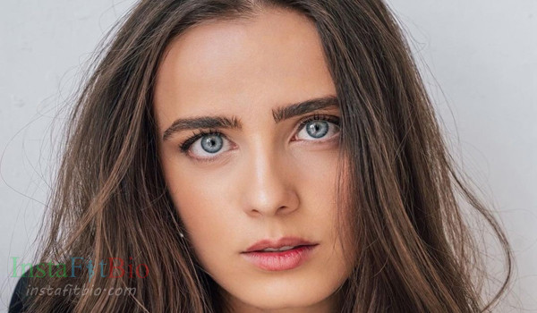 Julia Tomasone #InstaFitBio