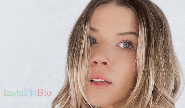 Meghan Rienks #InstaFitBio