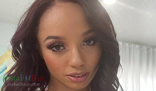 Alexis Tae #InstaFitBio