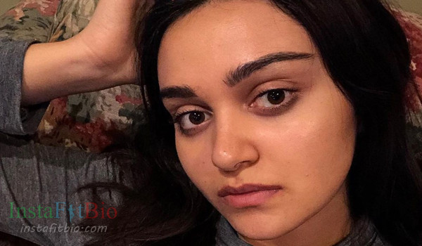 Ariela Barer #InstaFitBio