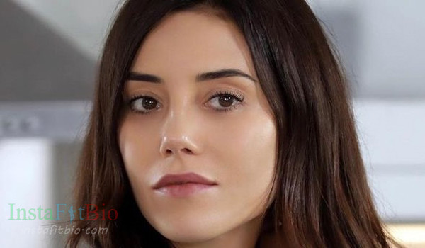 Cansu Dere #InstaFitBio
