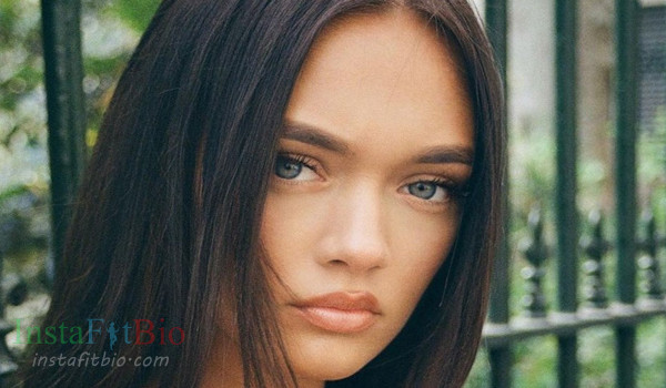 Daisy Tomlinson #InstaFItBio