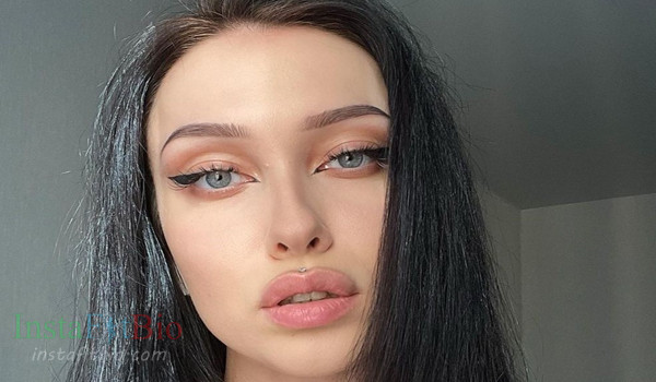 Girlwalkingonfire #InstaFitBio