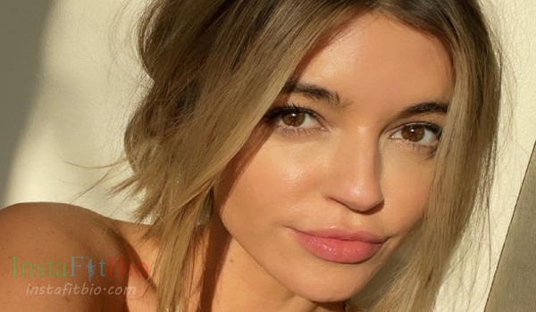 Nikki Blackketter #InstaFitBio