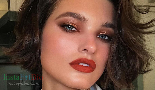 Julia Van Os #InstaFitBio