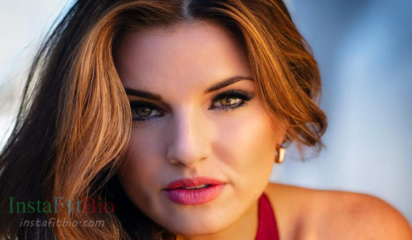 Rachele Brooke Smith #InstaFitBio