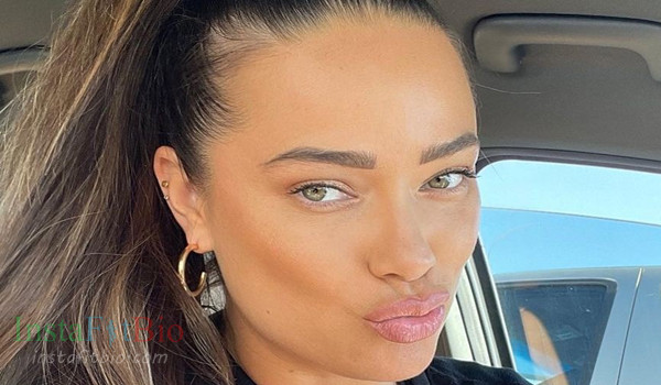 Alicia Hall #InstaFitBio