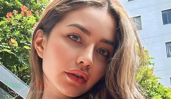 Alina Villagomez #InstaFitBio