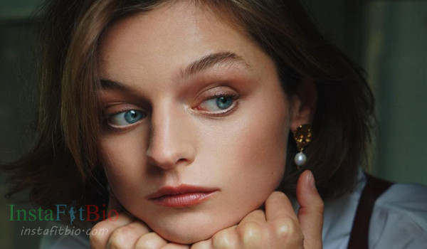 Emma Corrin #InstaFitBio