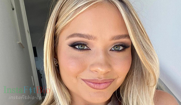 Claudia Pitt #InstaFitBio