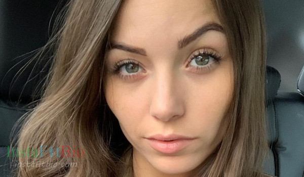 Melanie Pavola #InstaFItBio