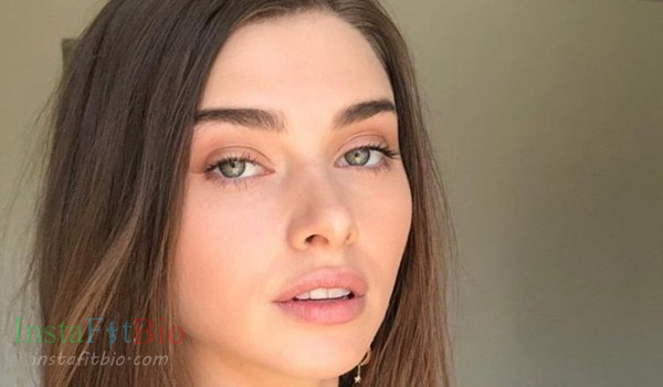 Molly Bennet #InstaFitBio