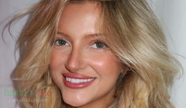 Carly Hart #InstaFitBio