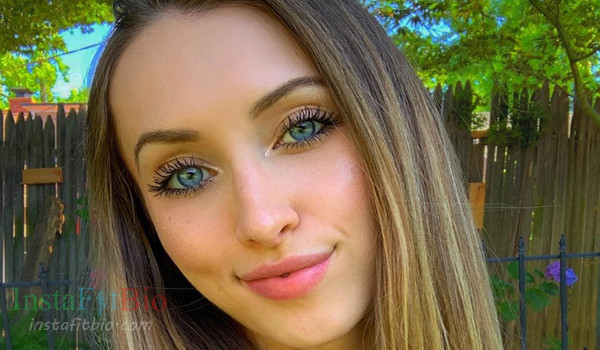 Dani Day #InstaFitBio