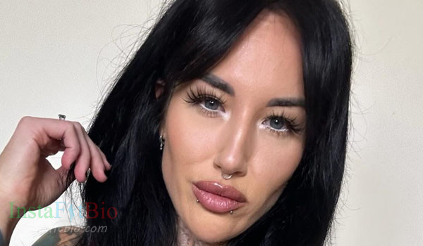 Lady Emily #InstaFitBio