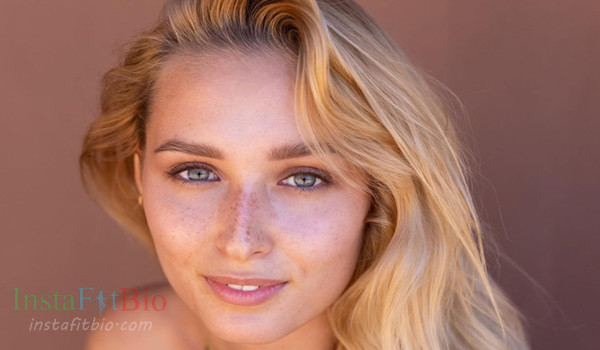 Kelly Collins #InstaFitBio