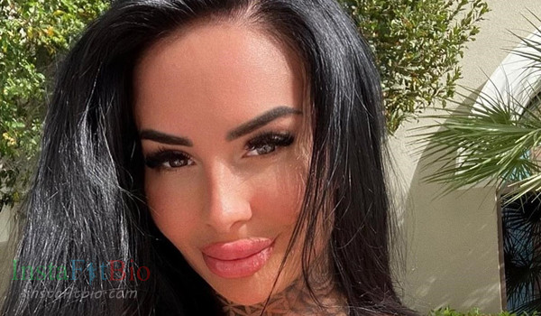 Kelly Knight #InstaFitBio