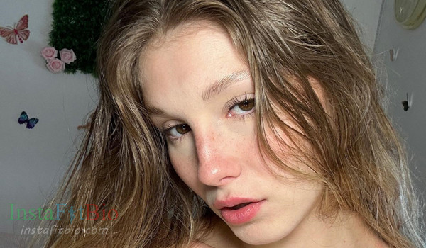 Emily Burns #InstaFitBio