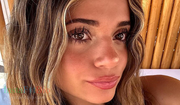 Kayla Manousselis #InstaFitBio