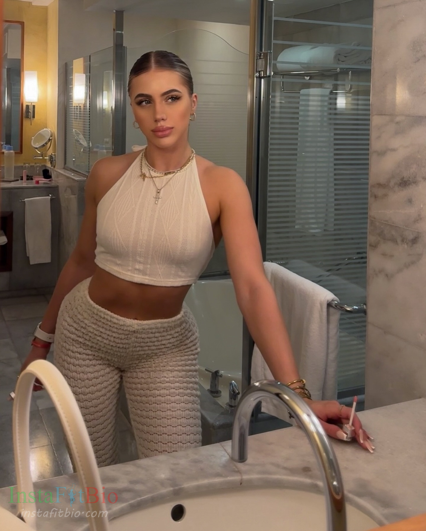 Laura-Leyendecker-Wallpapers-InstaFitBio-2 Laura Leyendecker