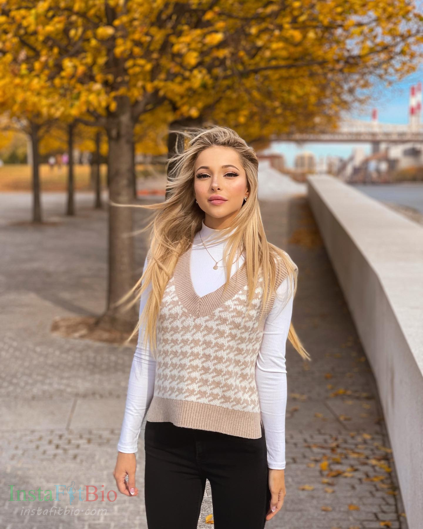 Natalie-Wallpapers-InstaFitBio-5 Natalie