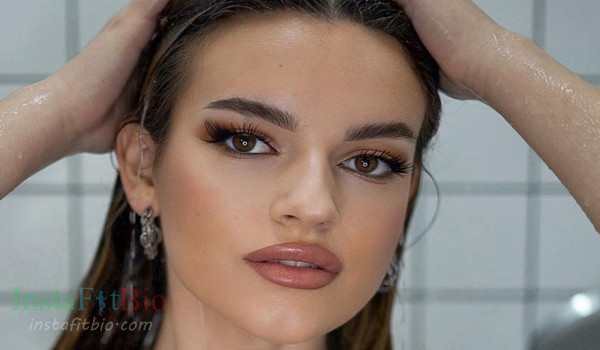 Sarah Theiler #InstaFItBio