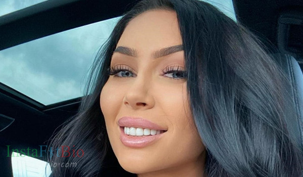 Estelle Reign #InstaFitBio