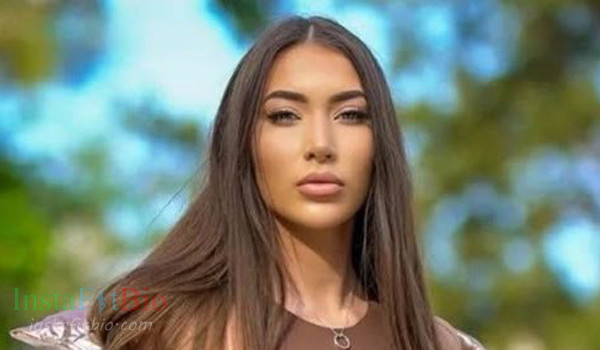 Stephanie Collier #InstaFitBio