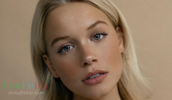 Anna Aurelia #InstaFitBio