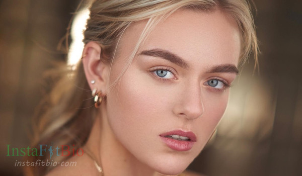 Helena Niii #InstaFitBio